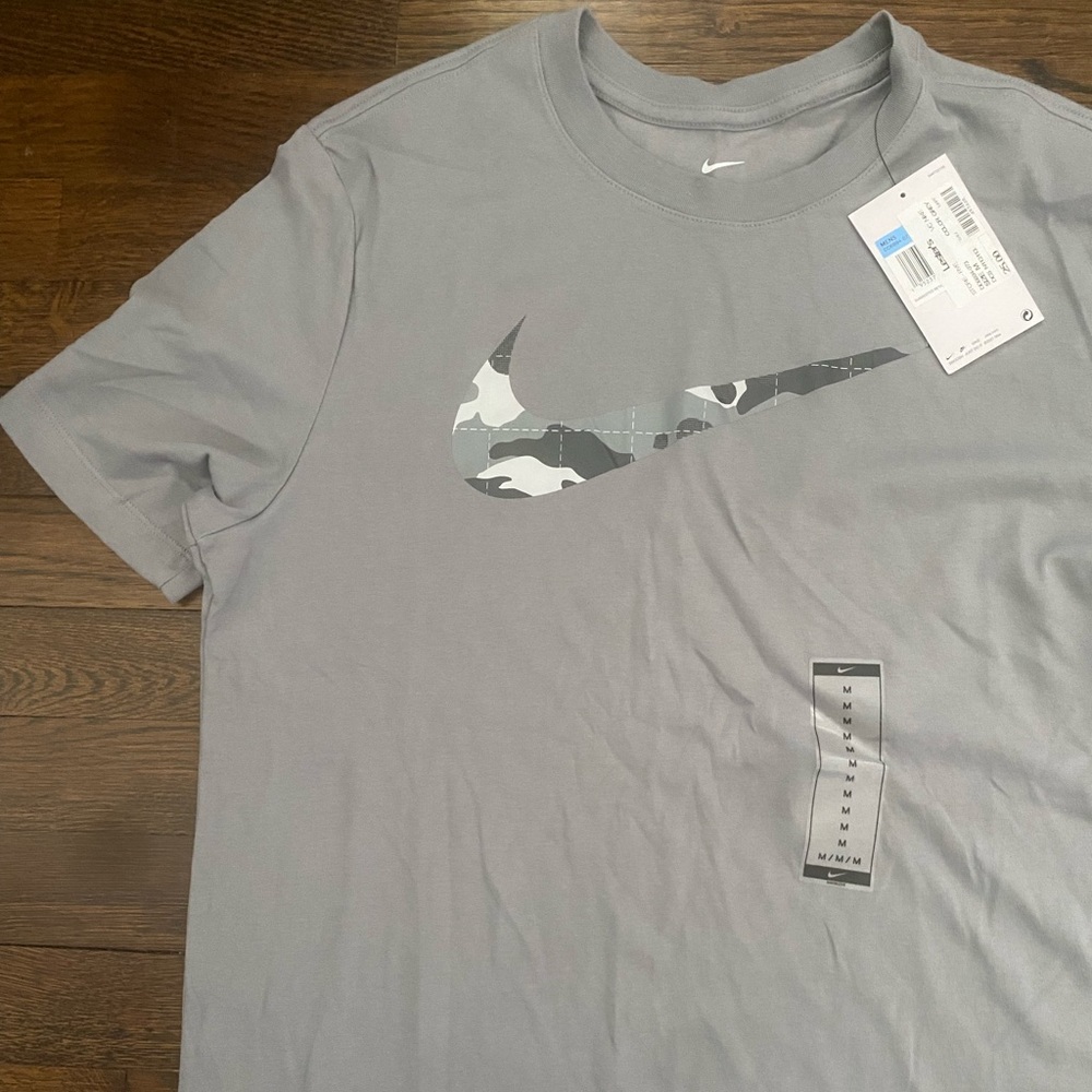 The Nike Tee Dri-Fit Mens Medium